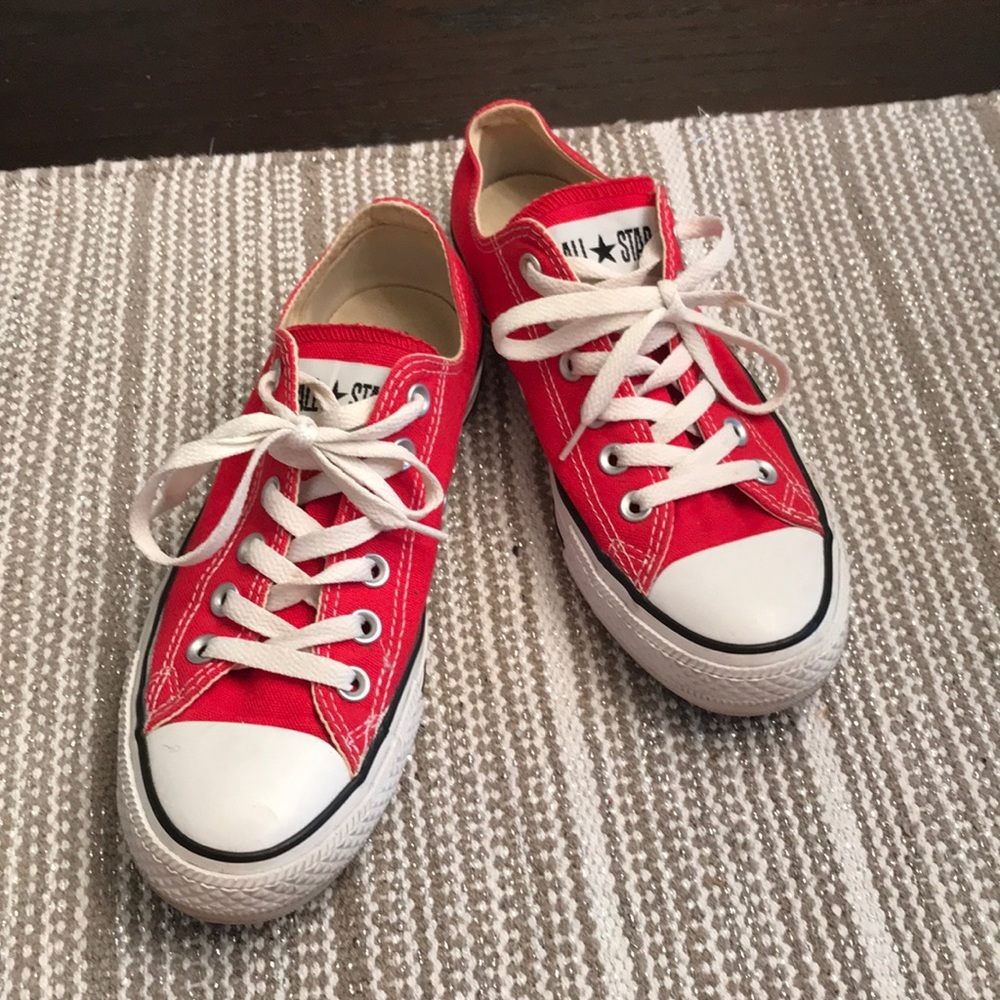 🎒Red Converse Sneakers 🎒